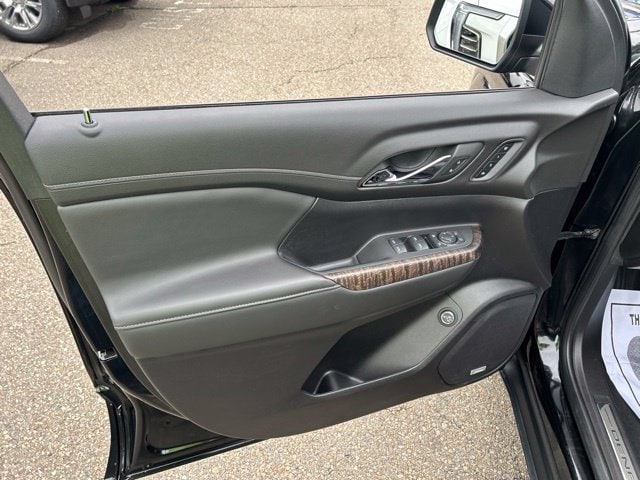 Additional photo of vehicle.