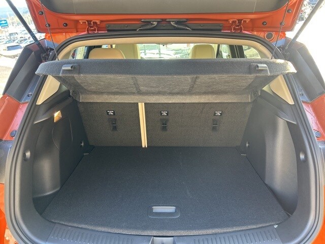 Additional photo of vehicle.