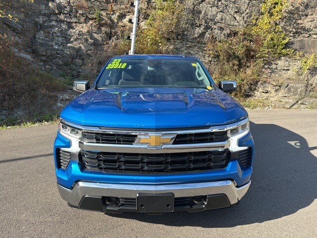 2023 Chevrolet Silverado 1500 LT photo 2