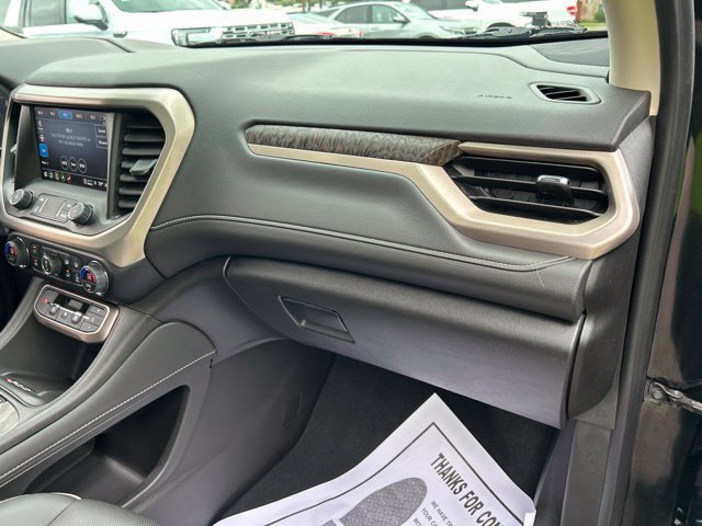Additional photo of vehicle.