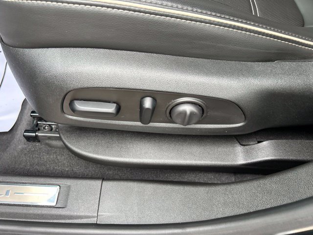 Additional photo of vehicle.