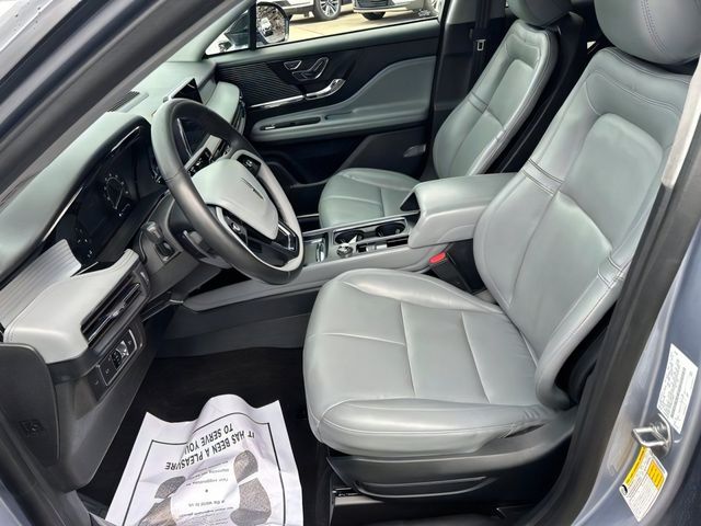 Additional photo of vehicle.