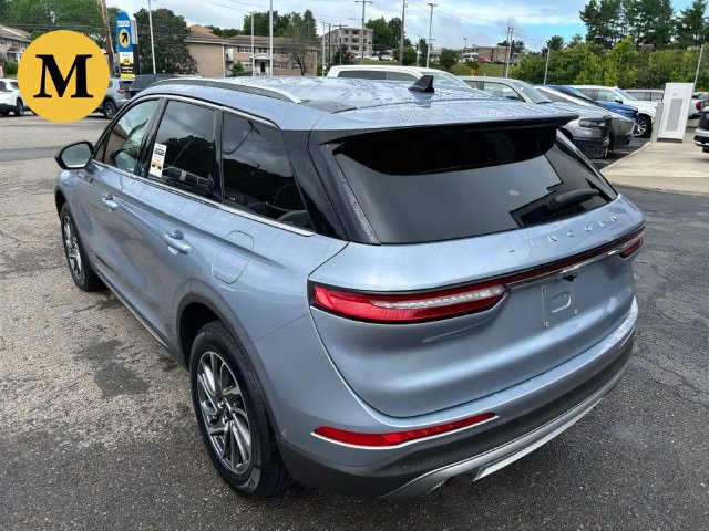 Additional photo of vehicle.