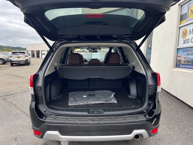 Additional photo of vehicle.