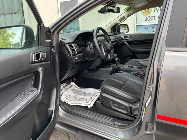 Additional photo of vehicle.