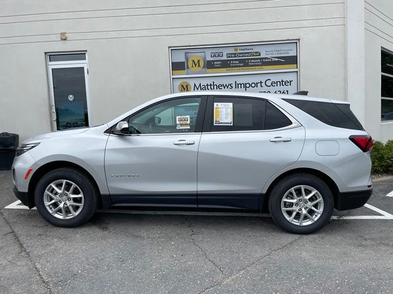 2022 Chevrolet Equinox LT - Photo 2