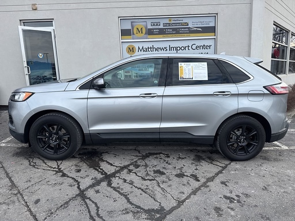 2020 Ford Edge SEL photo 2