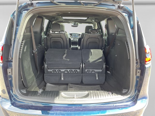 Additional photo of vehicle.