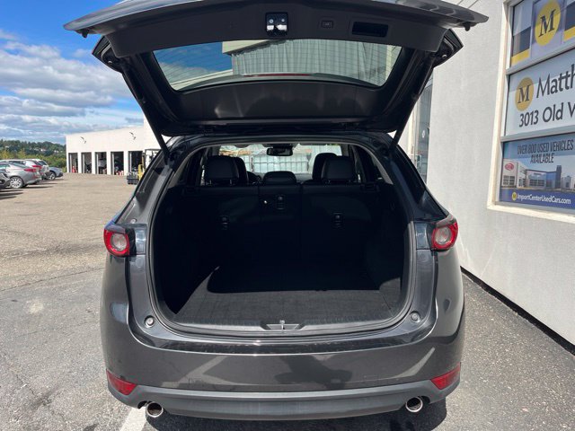 Additional photo of vehicle.