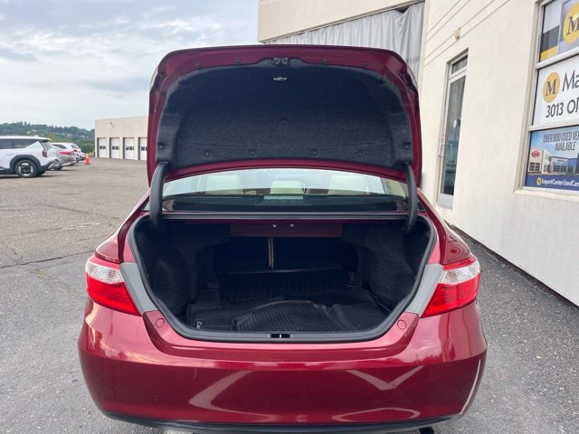 Additional photo of vehicle.