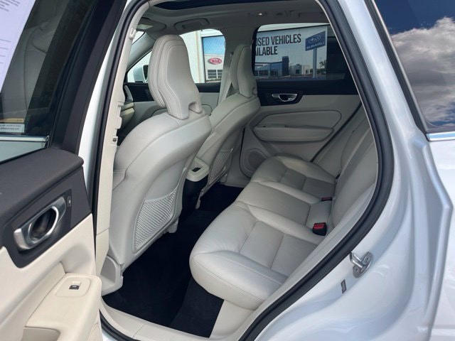 Additional photo of vehicle.