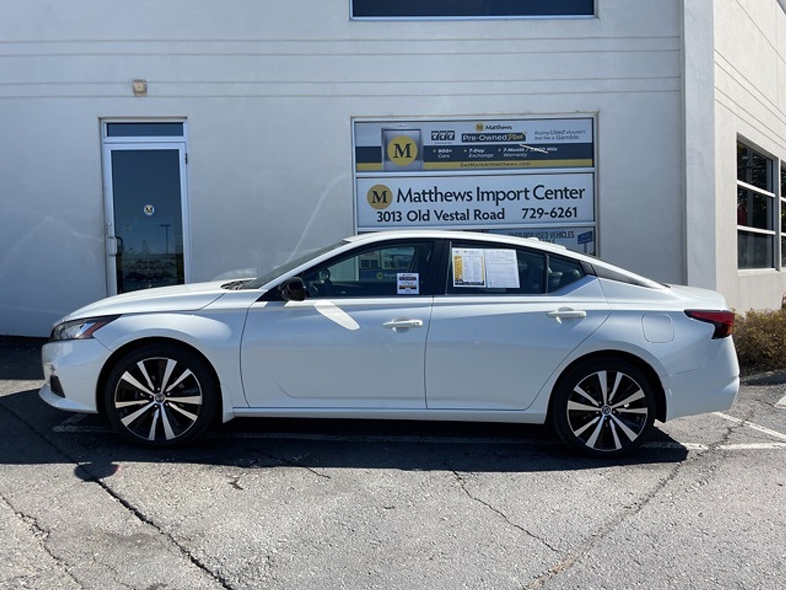 2022 Nissan Altima SR photo 2