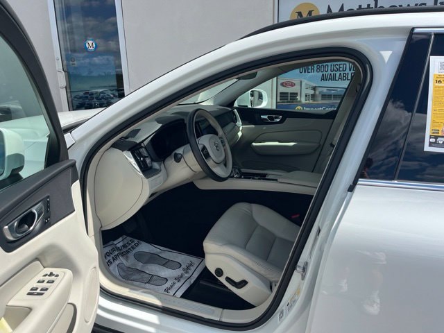 Additional photo of vehicle.