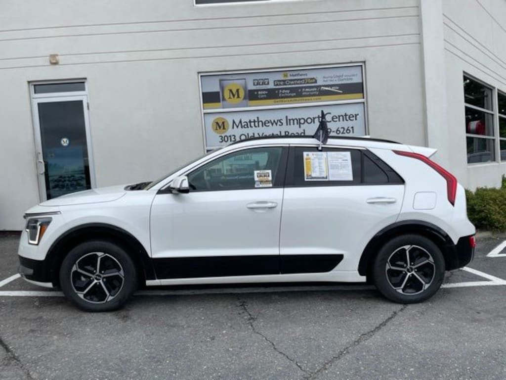 Used 2023 Kia Niro SX SUV
