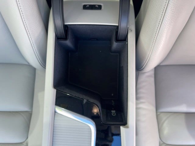Additional photo of vehicle.
