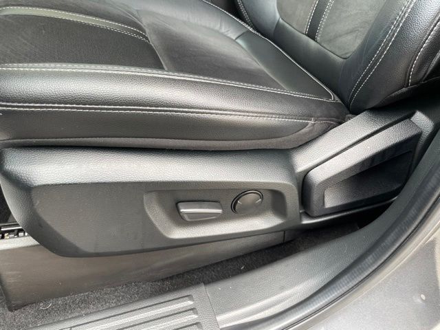Additional photo of vehicle.