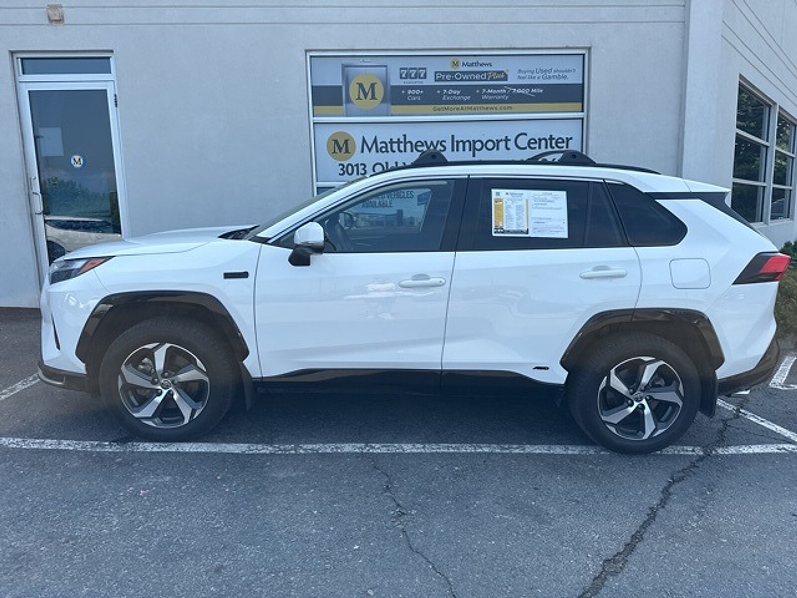 2022 Toyota RAV4 Prime SE photo 2