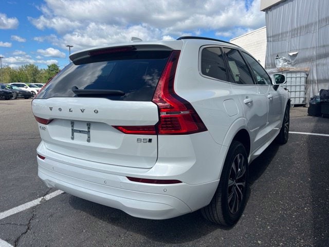 Additional photo of vehicle.