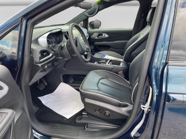 Additional photo of vehicle.