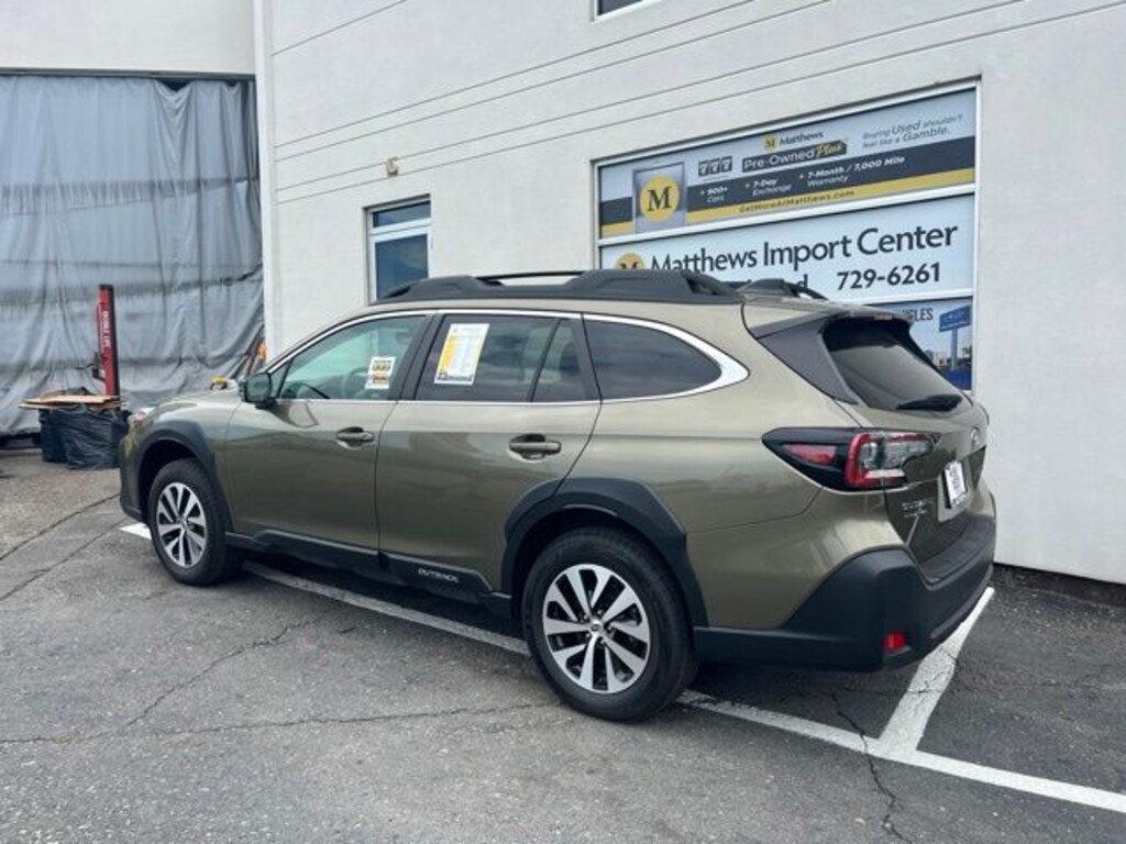 Used 2024 Subaru Outback Premium SUV
