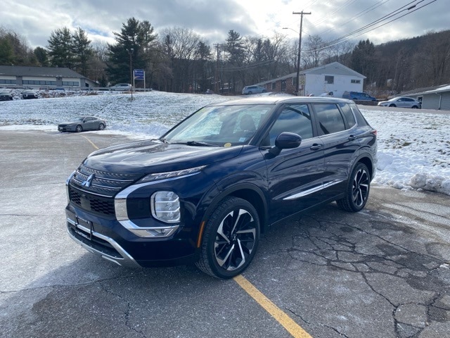 2022 Mitsubishi Outlander SE's photo