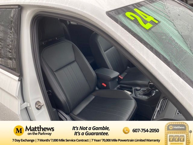 Additional photo of vehicle.