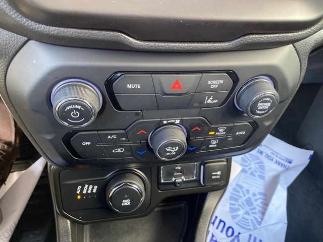 Additional photo of vehicle.