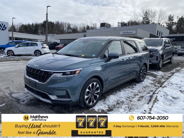 2024 Kia Carnival EX's photo