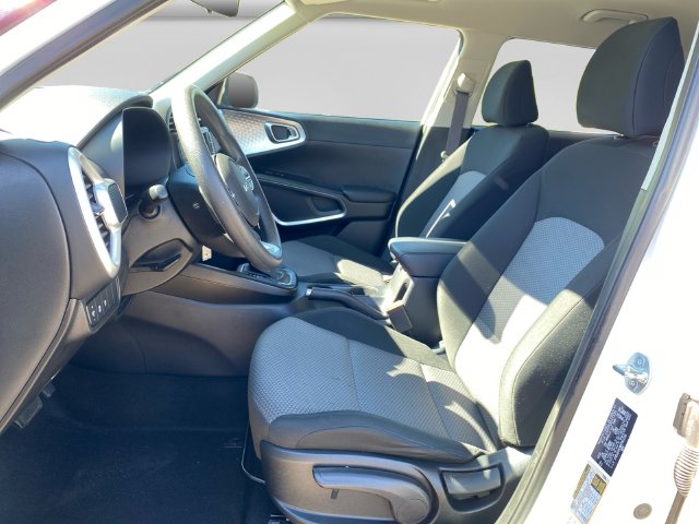 Additional photo of vehicle.