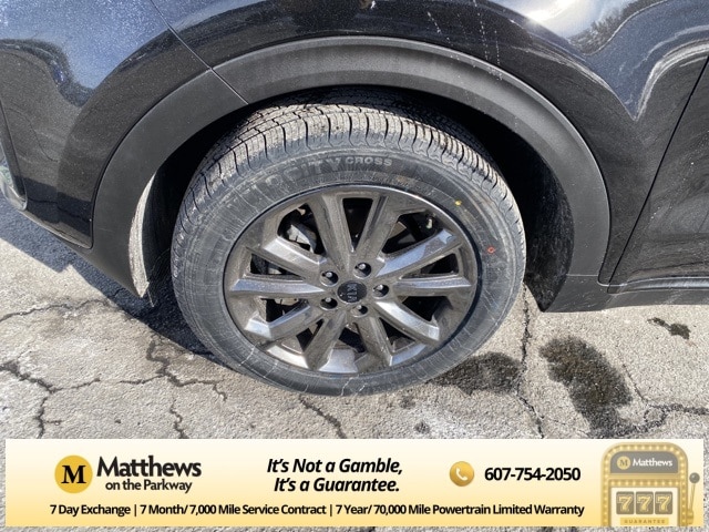 Additional photo of vehicle.