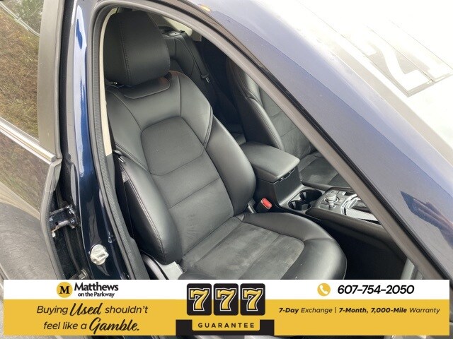 Additional photo of vehicle.