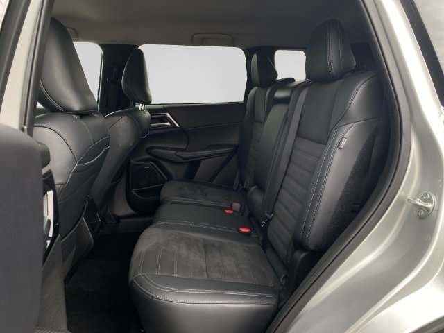 Additional photo of vehicle.