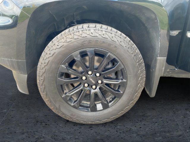 Additional photo of vehicle.