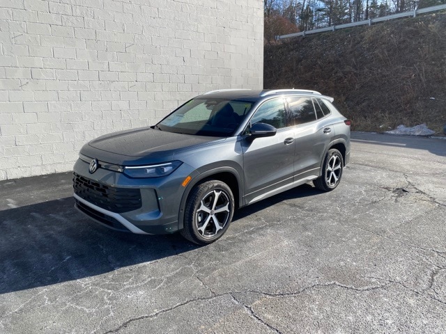 2026 Volkswagen Tiguan SE's photo