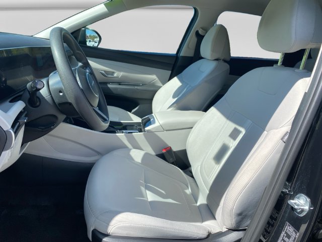 Additional photo of vehicle.