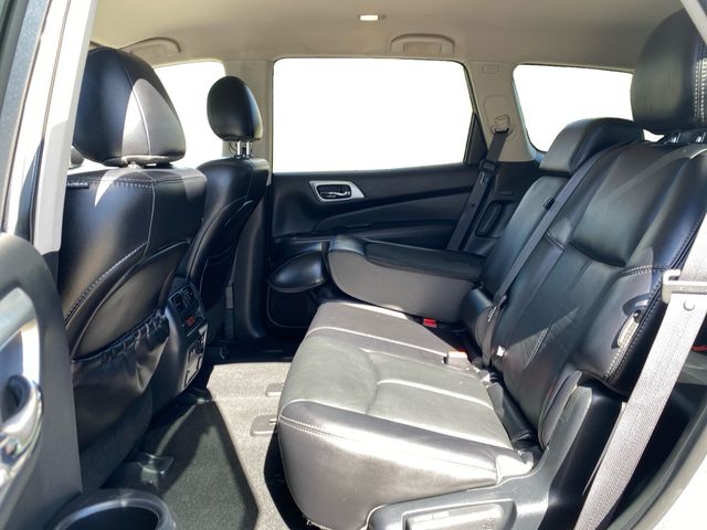 Additional photo of vehicle.