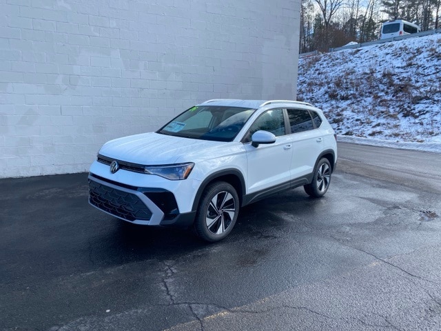 2026 Volkswagen Taos SE's photo