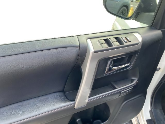 Additional photo of vehicle.