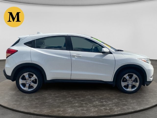 Additional photo of vehicle.