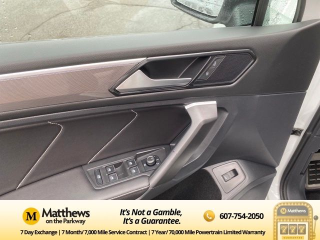 Additional photo of vehicle.