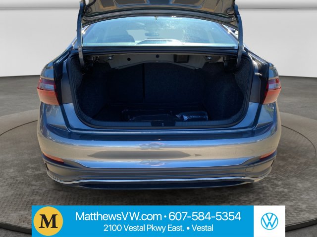 Additional photo of vehicle.