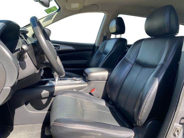 Additional photo of vehicle.