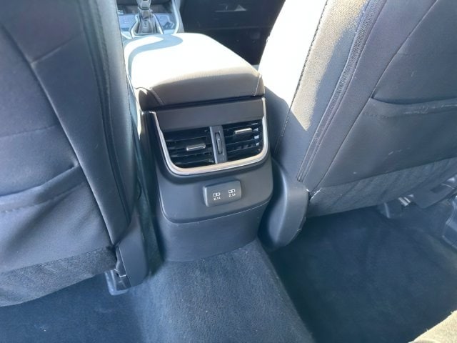 Additional photo of vehicle.