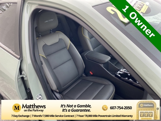 Additional photo of vehicle.