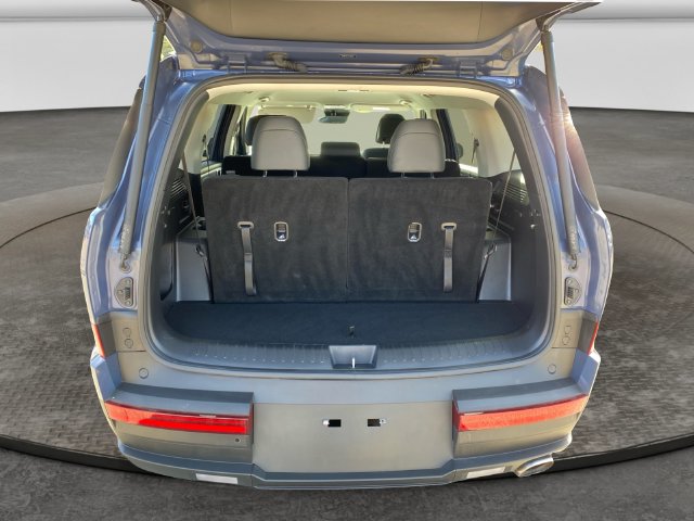 Additional photo of vehicle.