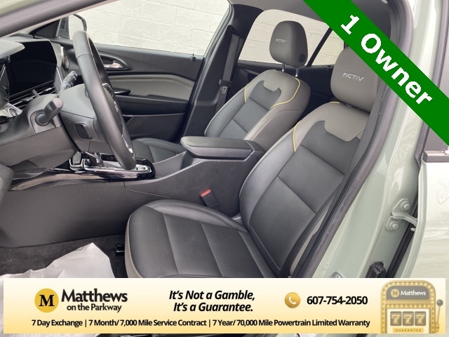 Additional photo of vehicle.