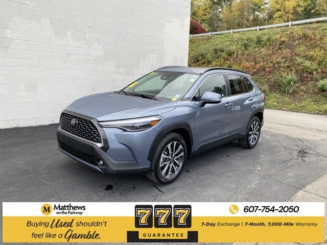 2024 Toyota Corolla Cross XLE's photo