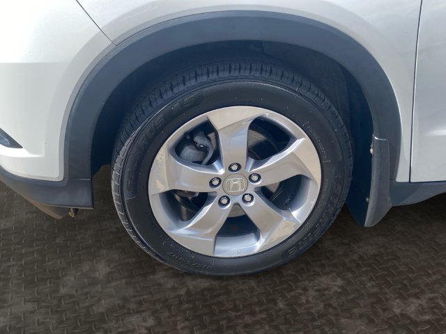 Additional photo of vehicle.
