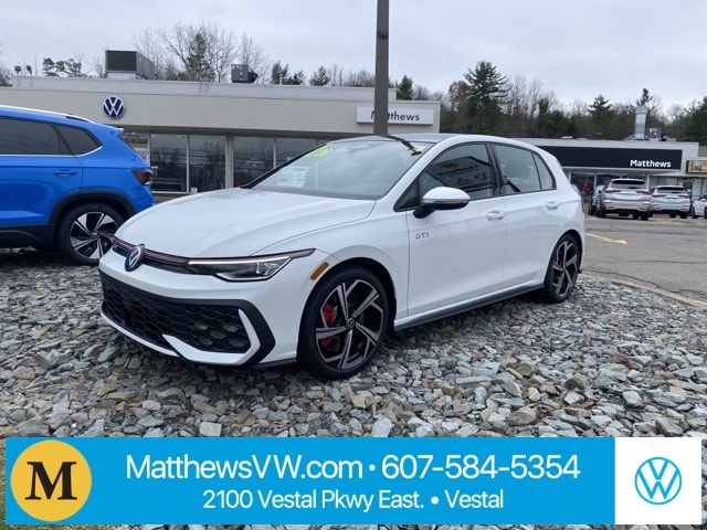 2026 Volkswagen Golf GTI SE's photo