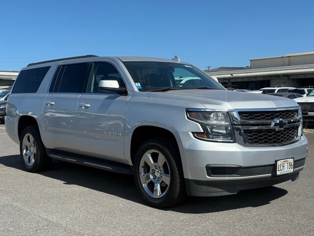 2020 Chevrolet Suburban LT photo 2